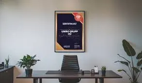 UNIRO GRUPP OÜ raamitud tunnistus kontoriseinal